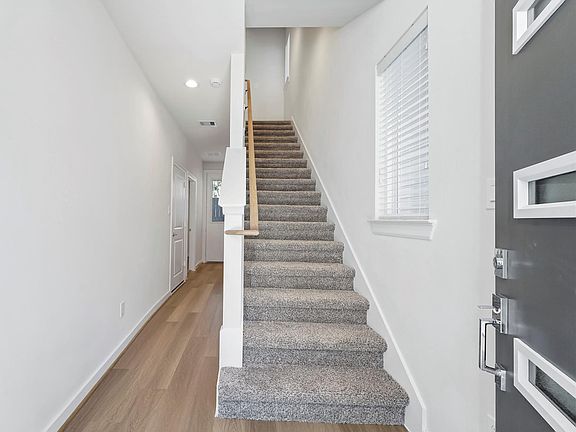 2nd image of 1013 Erin St #U