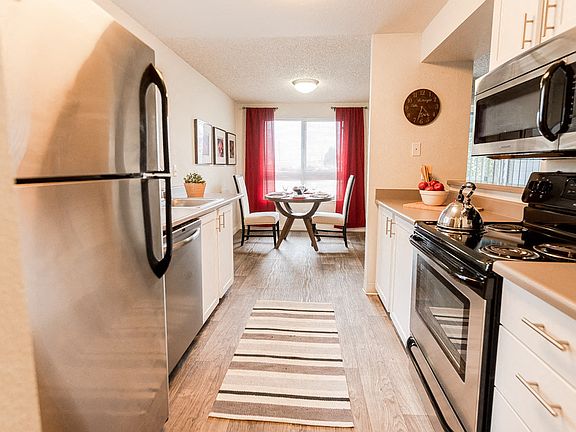 Tacoma Apartments - Altitude 104 Apartments - Kitchen and Dining Room