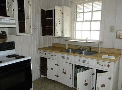 3rd image of 144 Harris Pl