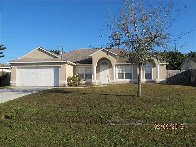 1st image of 117 SW Essex Dr