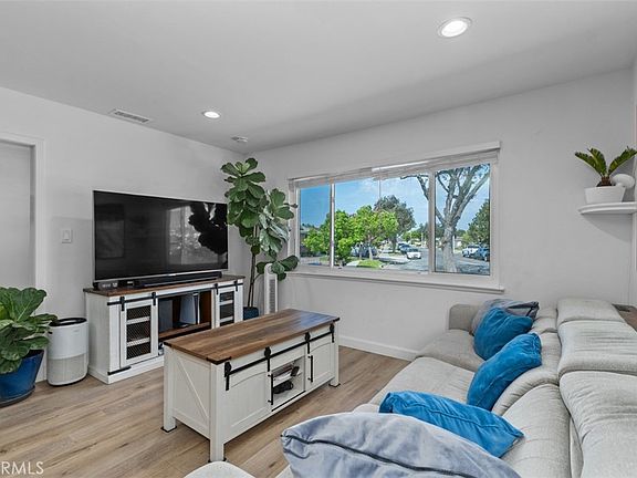 5th image of 2264 E Standish Ave