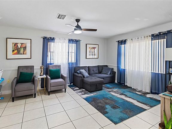 5th image of 211 Dawn Ct