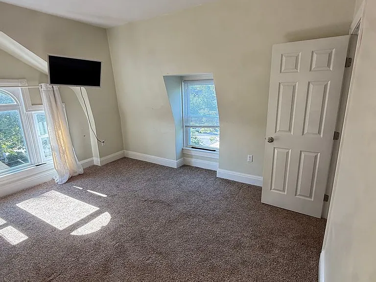 21 N Kershaw St — Photo 45