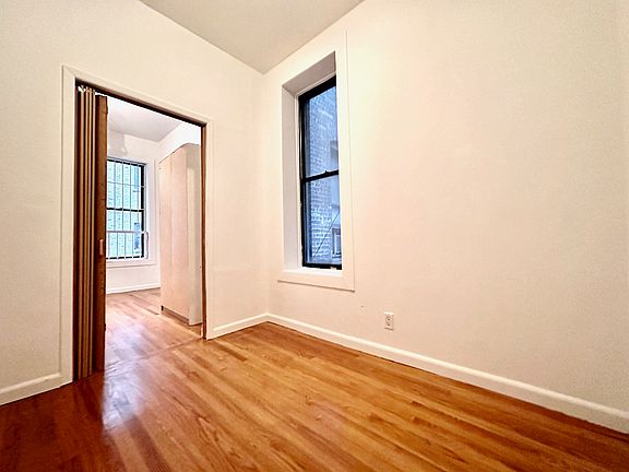 3rd image of 938 Amsterdam Ave APT 1R