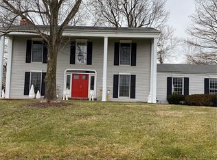 909 Winterwood Ln, Saint Louis, MO 63124