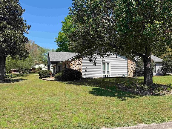 5th image of 4 Stratford Ln