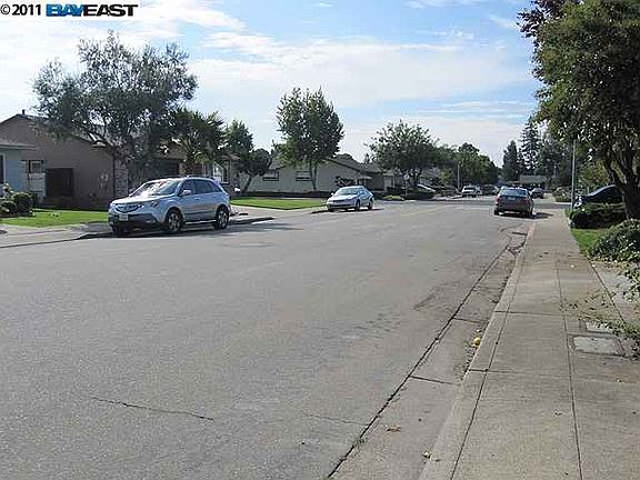 5th image of 2537 Nevada St