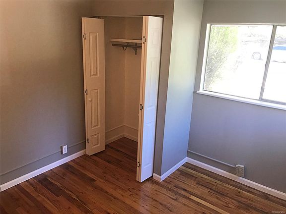 5th image of 700 S Mariposa Way