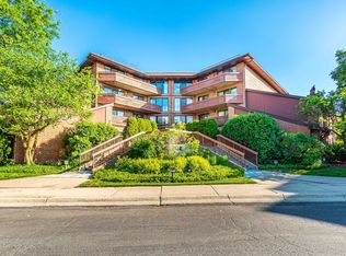 702 Waukegan Rd APT 305, Glenview, IL 60025