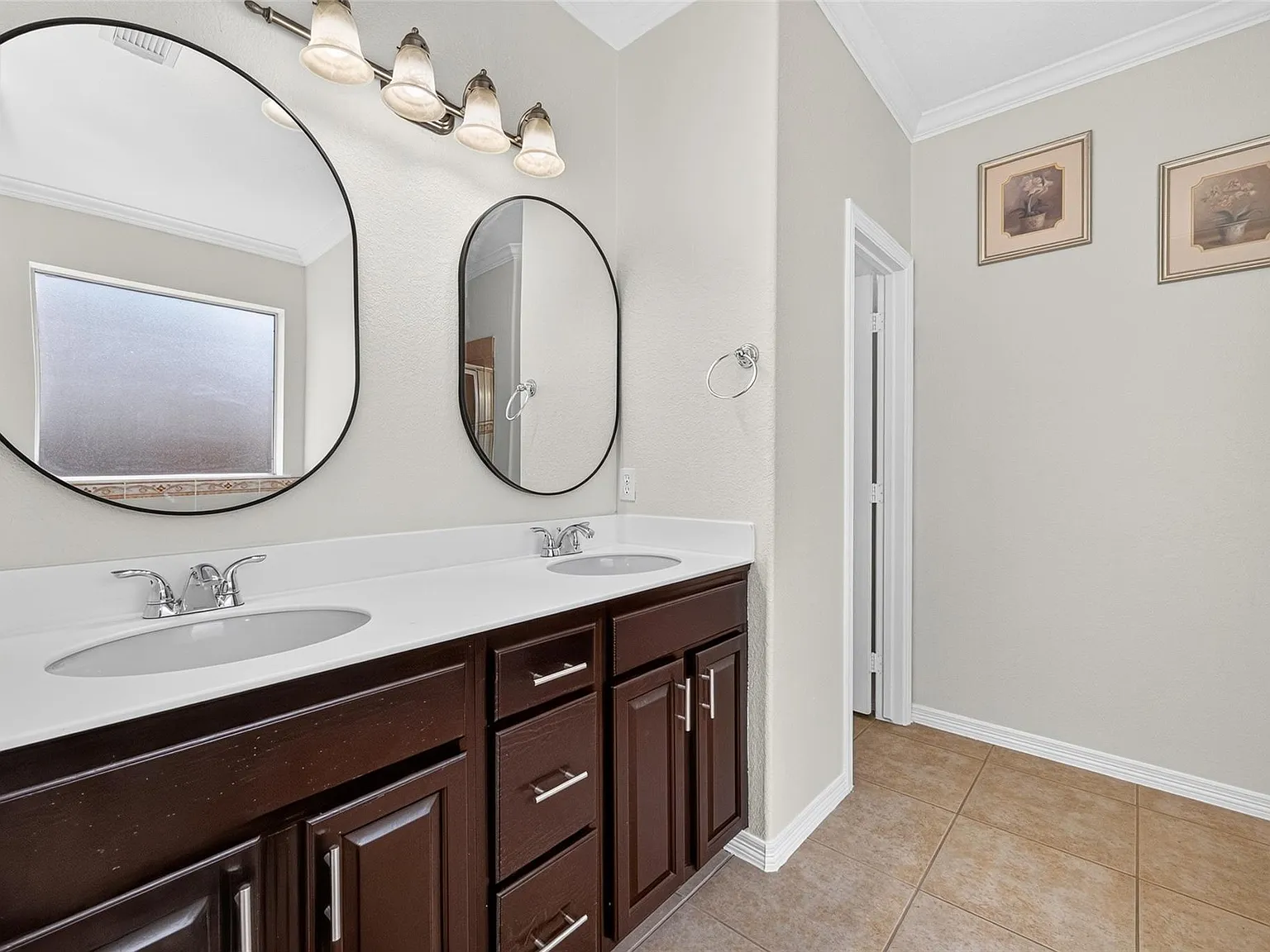 4 bed, 2.5 bath, 2536 sqft, $2,890 — Photo 3