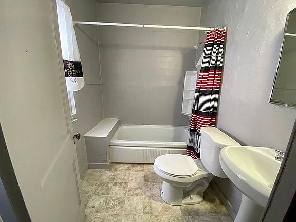 2nd image of 10505 Prince Ave