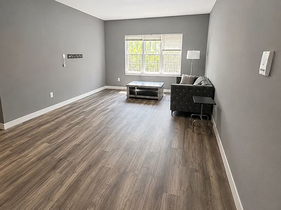2nd image of 209-211 Governor St