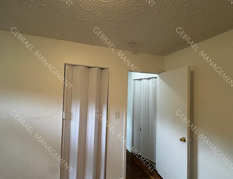 1183 E Lorado Ave — Photo 2