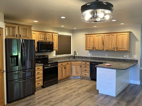 4th image of 4831 Cattail Ln