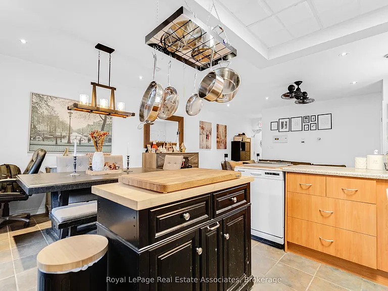48 Mississauga Rd N #1 — Photo 17