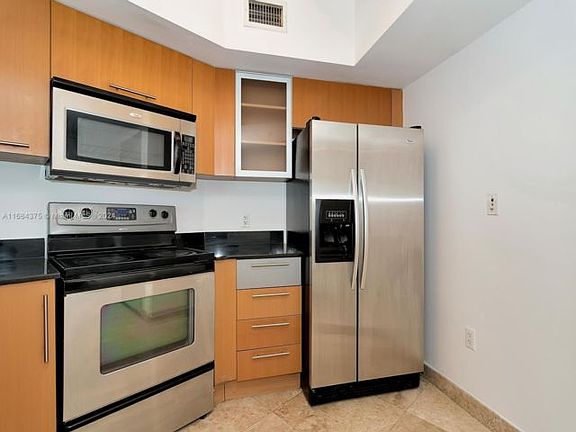 4th image of 1750 N Bayshore Dr APT 1515