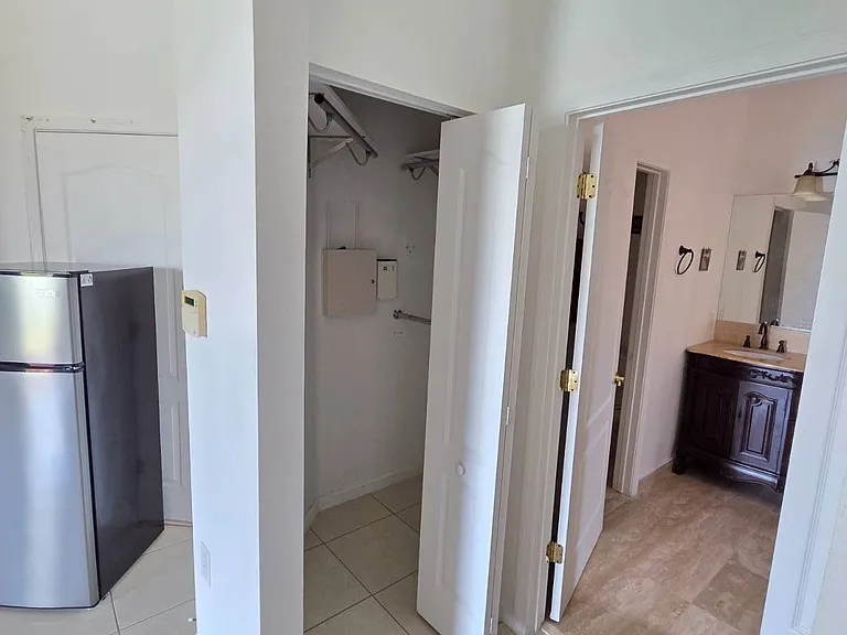 3716 NE 22nd Pl #EFFICIENCY — Photo 8