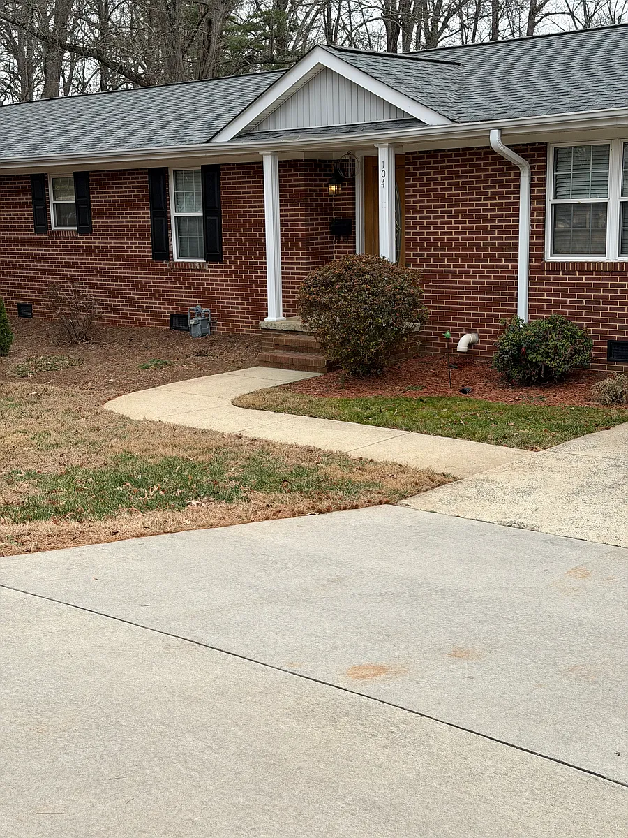 Building Photo - 2012 S Mebane St #104