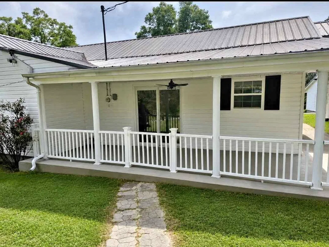 3 bed, 1227 sqft, $1,600 — Photo 2