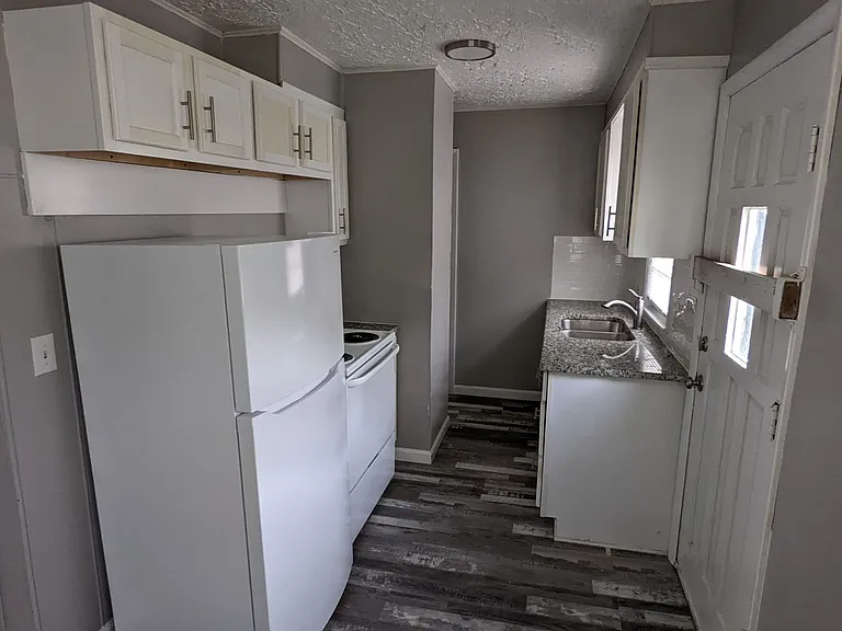1033 S Vine St — Photo 6