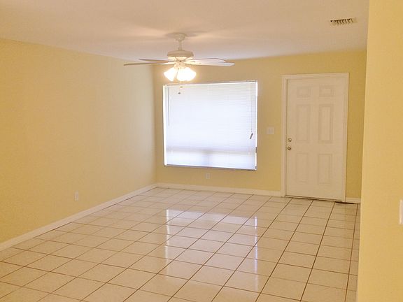 4th image of 300 NW 2nd Ct