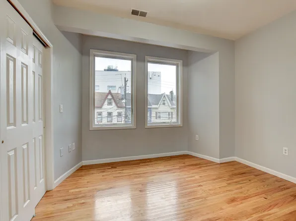 38 Court House Place image 14 of 15