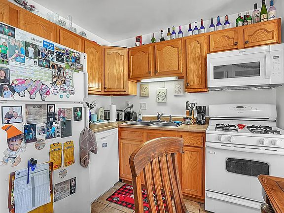 3rd image of 2201 Sturdy Rd APT A