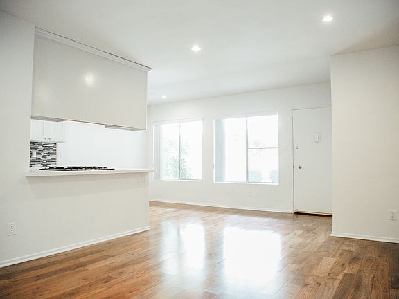 2nd image of 420 Raymond Ave APT 5