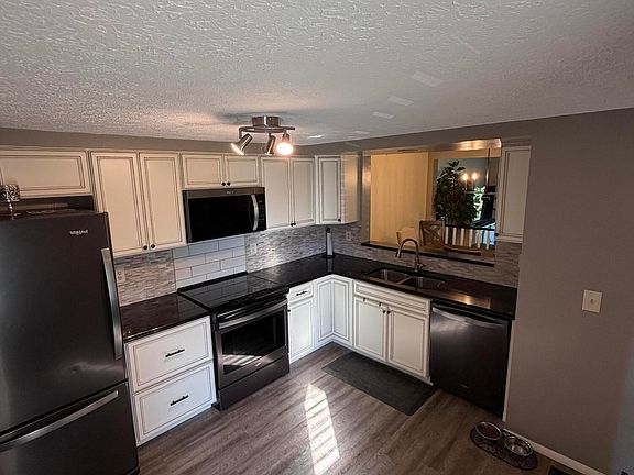 4th image of 106 Creekstone Ct