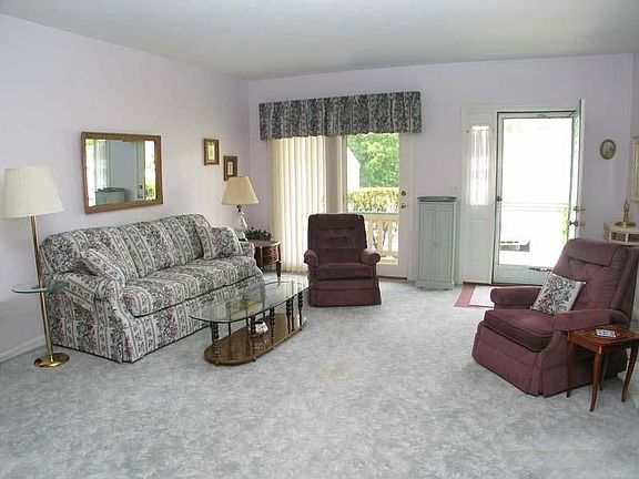 3rd image of 227 Allerton Commons Ln