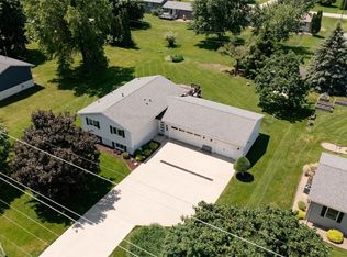355 S Mentzer Rd, Robins, IA 52328