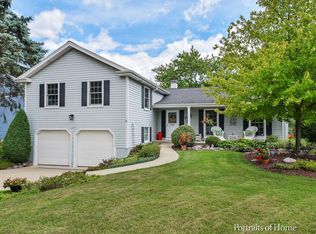 1497 Gone Away Ct, Wheaton, IL 60189