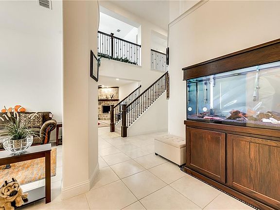 3rd image of 712 Warwick Blvd
