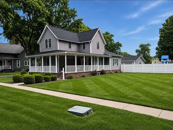 707 N Center St, Tuscola, IL 61953