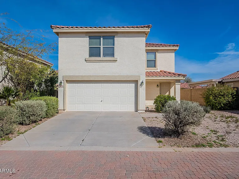 2420 E Gleneagle Dr — Photo 2