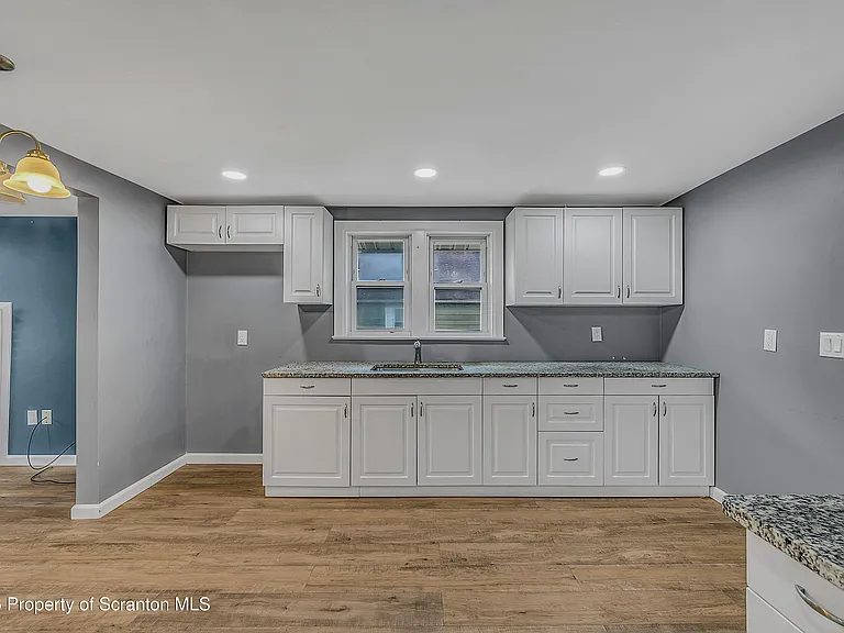 664 Laurel Dr #FRONT — Photo 16