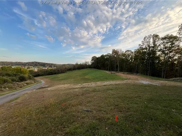 393 Overlook Ln, Pt Pleasant, WV 25550