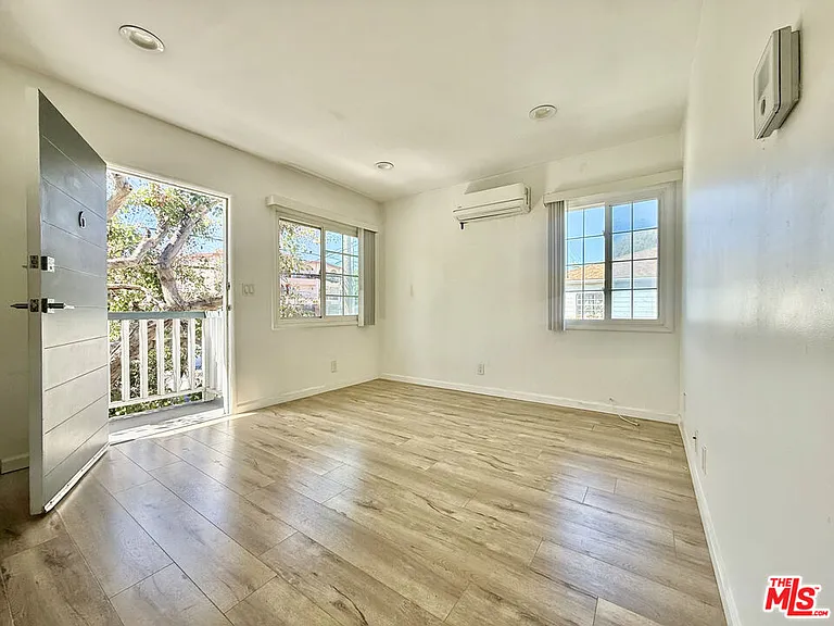402 Pacific St #6 — Photo 2