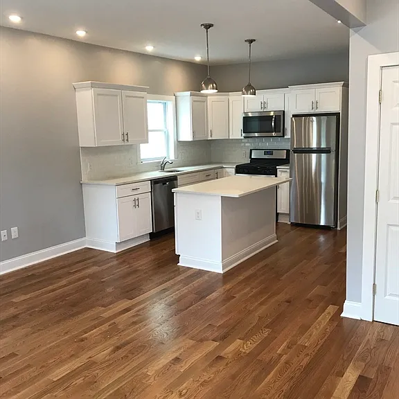 10 Henry St #1 — Photo 1