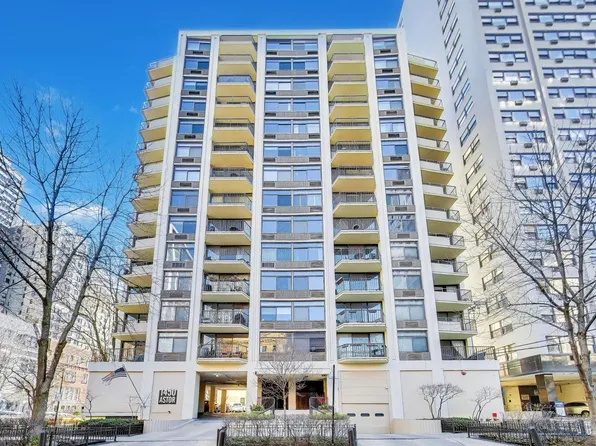 1450 N Astor St APT 9C, Chicago, IL 60610