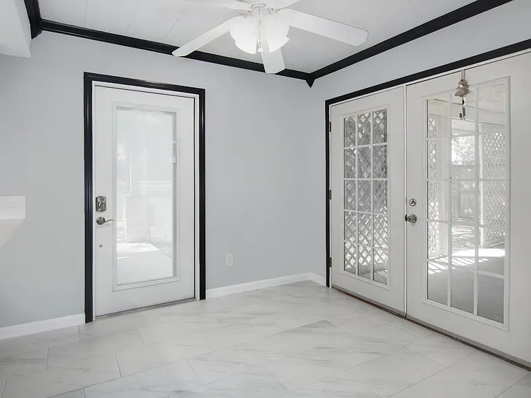 255 E Castle Harbour Dr — Photo 9