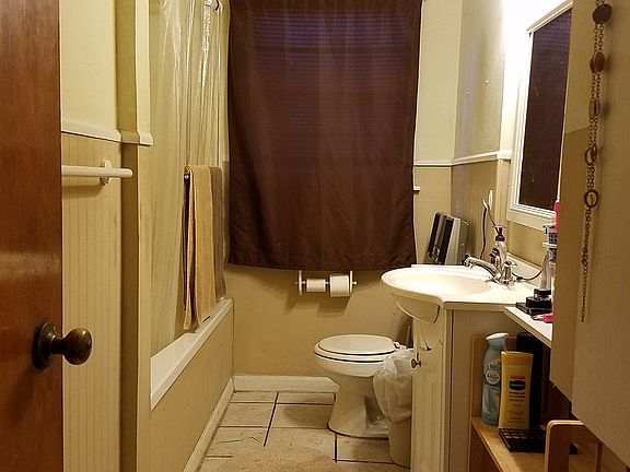 Bathroom has Jetted Tub