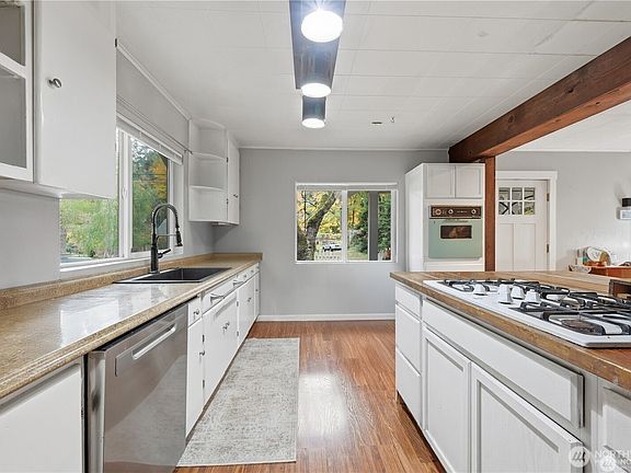4th image of 1336 Sidney Avenue