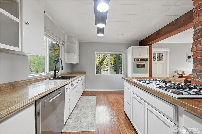 4th image of 1336 Sidney Avenue