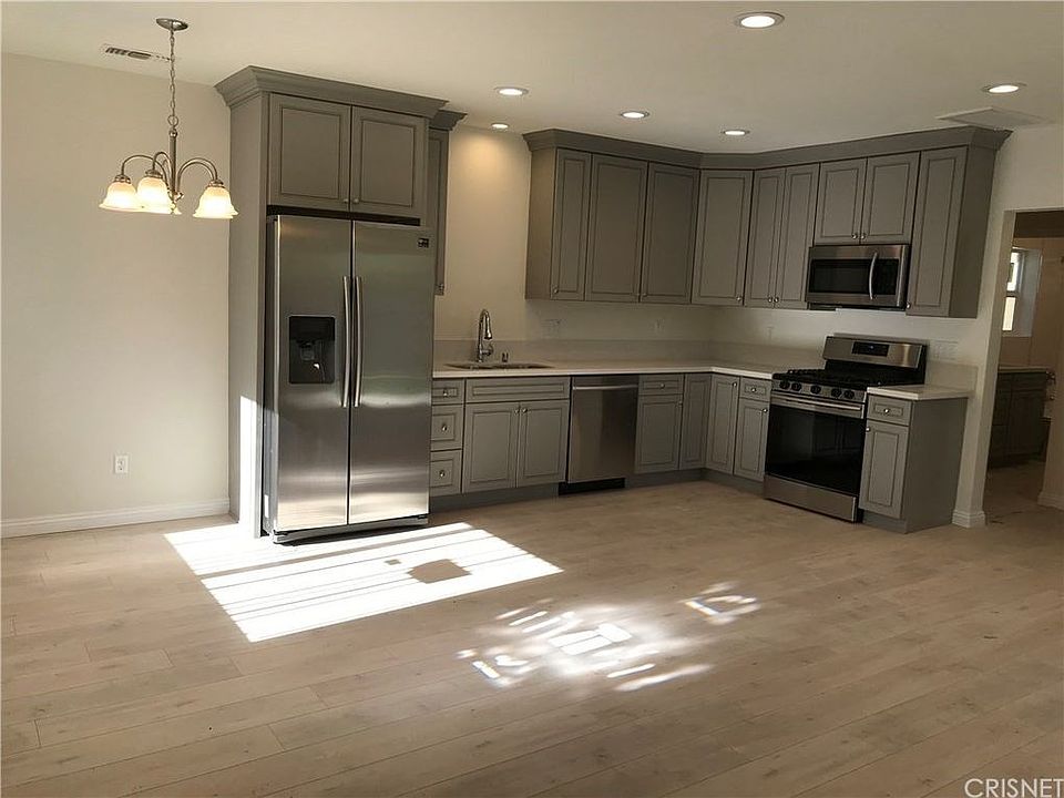 2nd image of 17527 Ludlow St