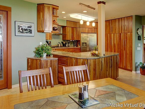 Kitchen/Dining Area