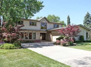 2767 Canterbury Dr, Northbrook, IL 60062