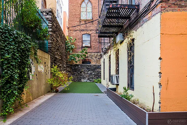 Rented by Oxford Property Group | media 9