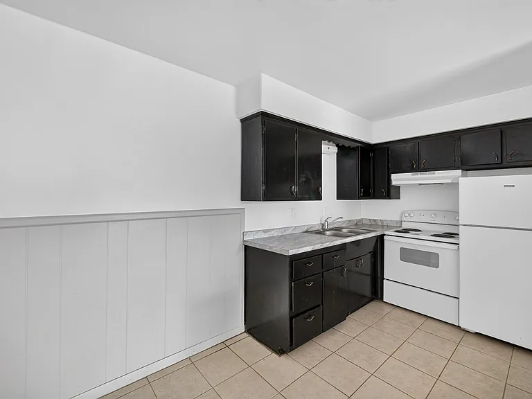 151 E McHattie St #10 — Photo 4