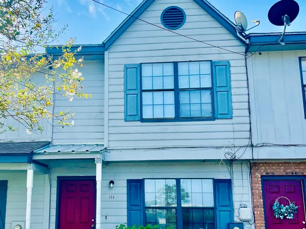 111 Pelican Point Dr, Saint Marys, GA 31558